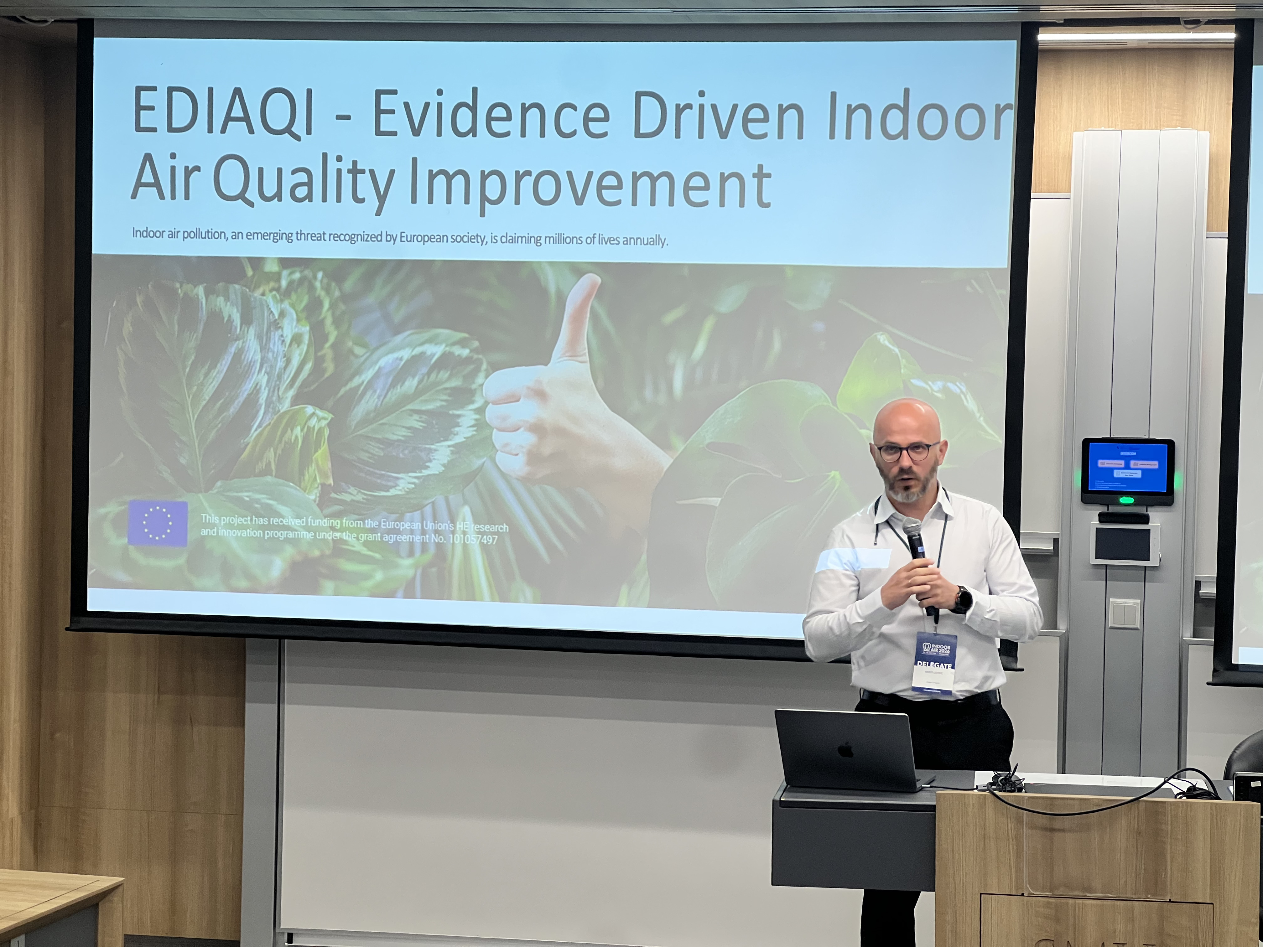 Mario Lovrić, Scientific Coordinator of the EDIAQI project, presents the project's latest research at the IDEAL Cluster workshop during Indoor Air 2026 in Singapore. His presentation highlights EDIAQI's evidence-driven approach to improving indoor air quality through advanced monitoring, exposure science and data-driven research.